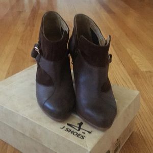 J SHOES brown suede and leather BOOTS BOOTIES size 7